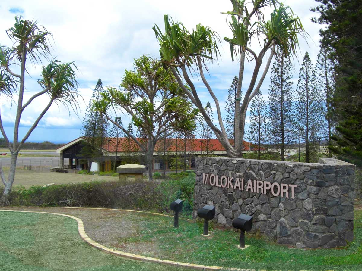 Front of the MKK terminal in Molokai